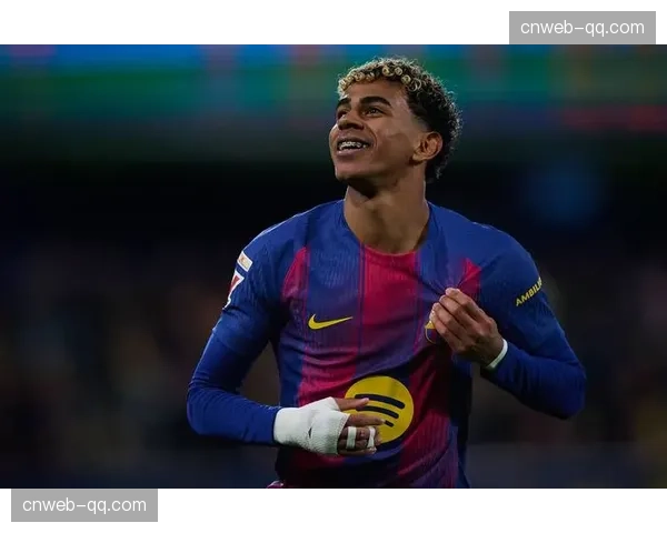 VAR长时间回看判定比利亚雷亚尔进球越位在先，防守方球员激动庆祝