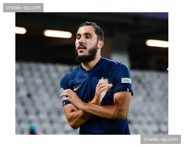 专访里昂主帅:详解构建“高位防守陷阱”背后的训练细节与球员要求 专访里昂主帅:详解构建“高位防守陷阱”背后的训练细节与球员要求