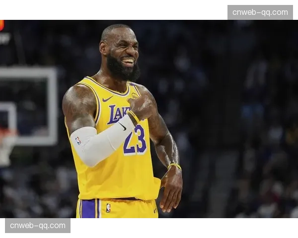 Shams:詹姆斯暂时没有结束职业生涯打算,至少再打一个赛季 Shams:詹姆斯暂时没有结束职业生涯打算,至少再打一个赛季